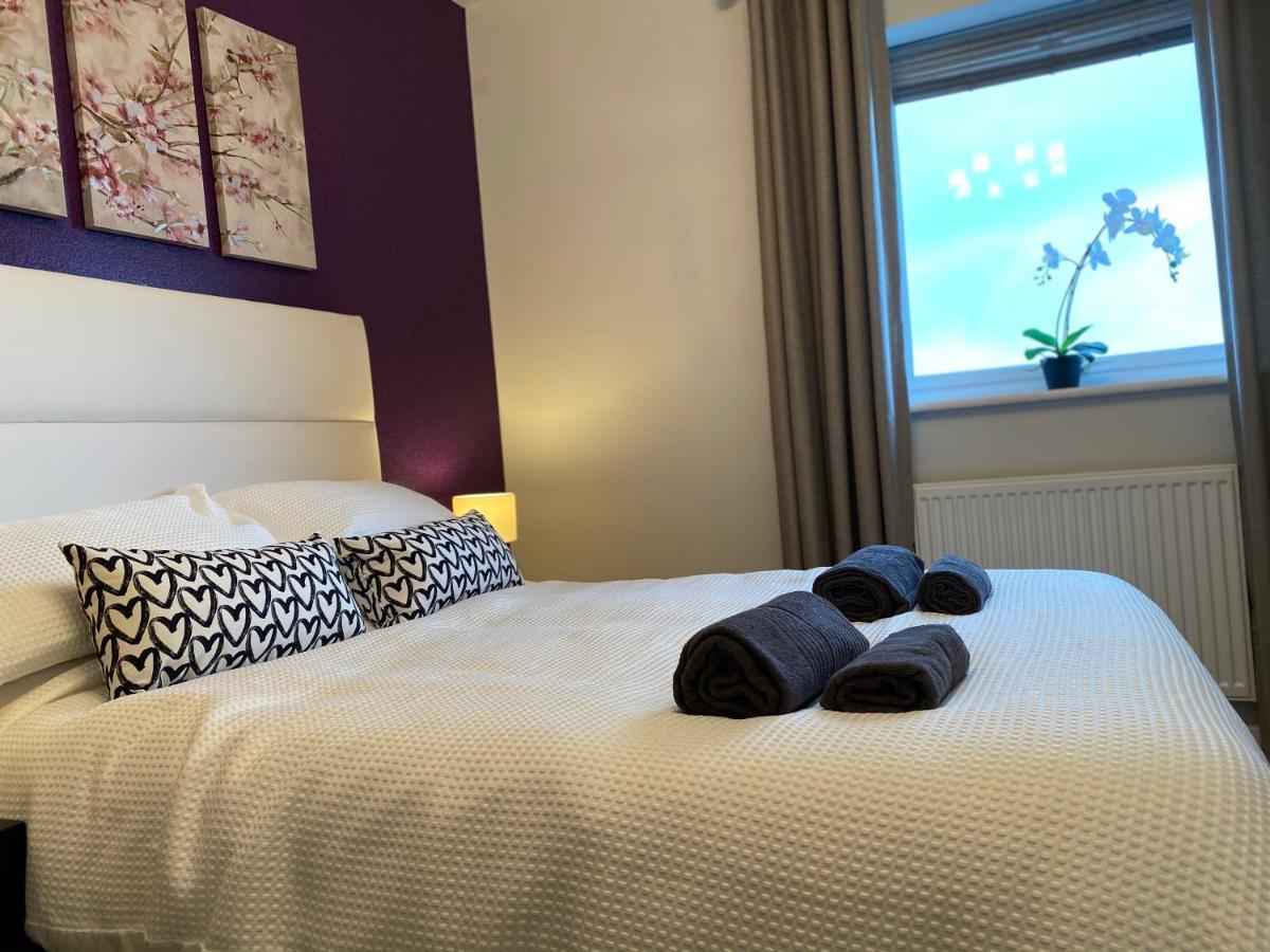 Stunning Sea Views, Luxury Apartment Beaches & Restaurants Are A Short Walk Away New Quay Exteriör bild