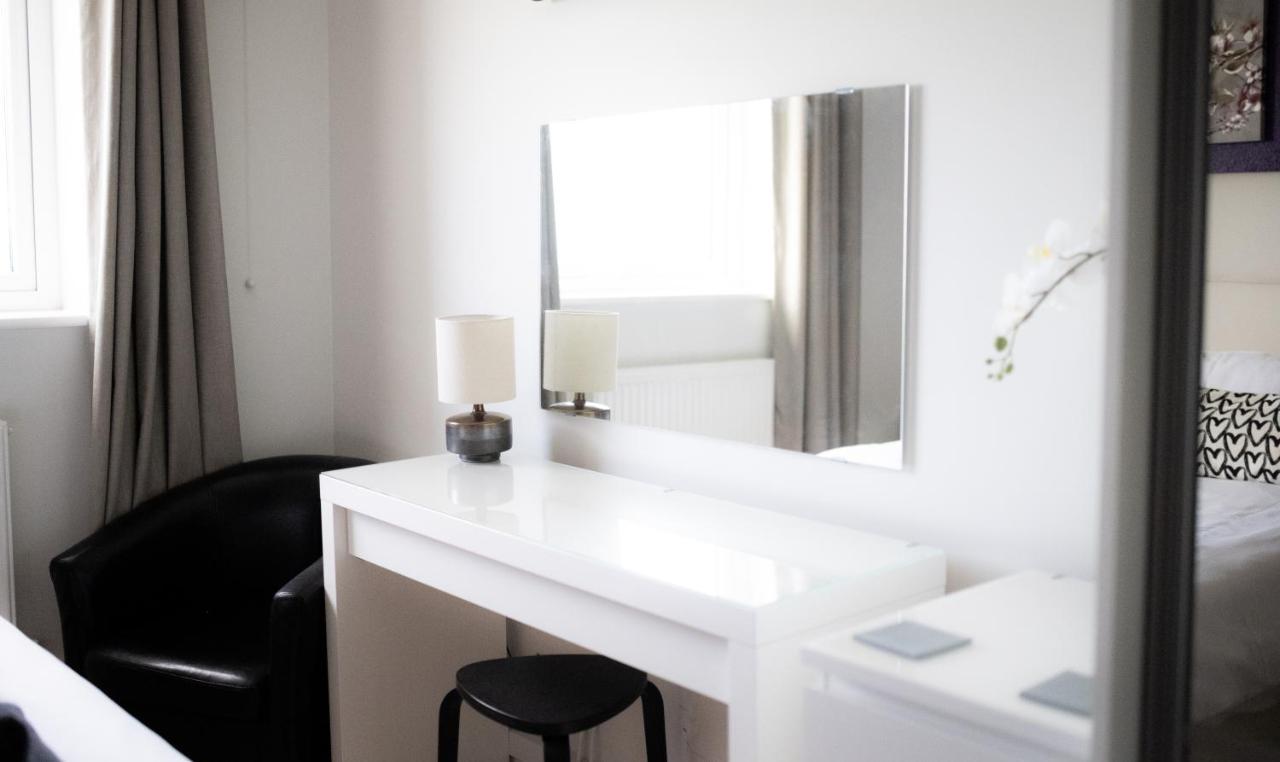 Stunning Sea Views, Luxury Apartment Beaches & Restaurants Are A Short Walk Away New Quay Exteriör bild