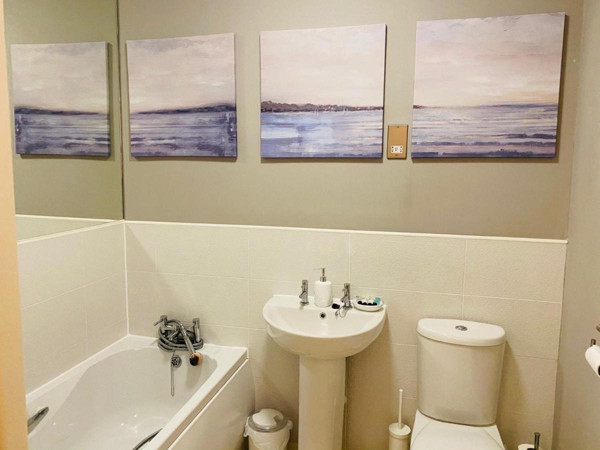 Stunning Sea Views, Luxury Apartment Beaches & Restaurants Are A Short Walk Away New Quay Exteriör bild